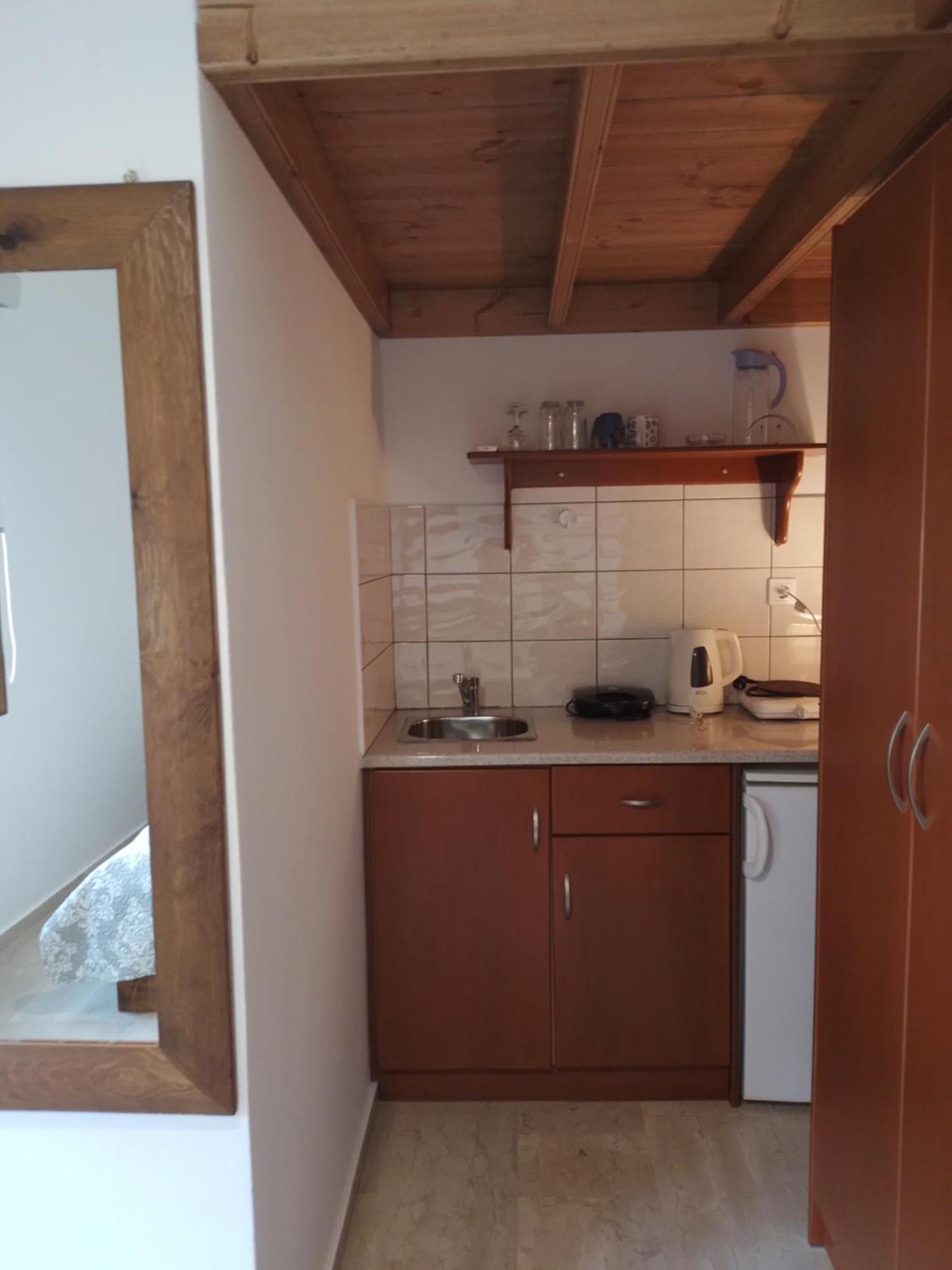 Manolakis Pizanias Apartment Emborios Exterior photo